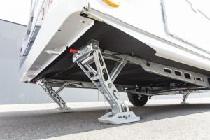 B) KARAVAN ŞASİ KONTROLÜ RESMİ